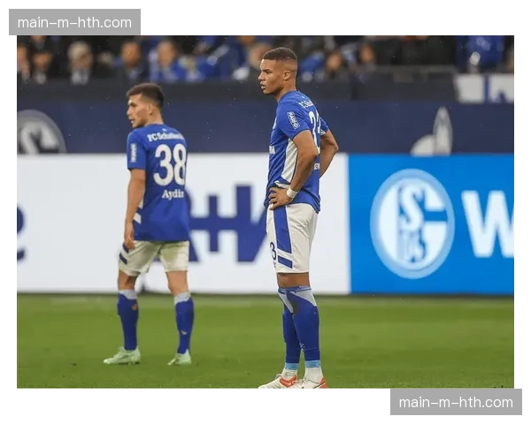 沙尔克04客场2-0力克达姆施塔特，逃离降级区